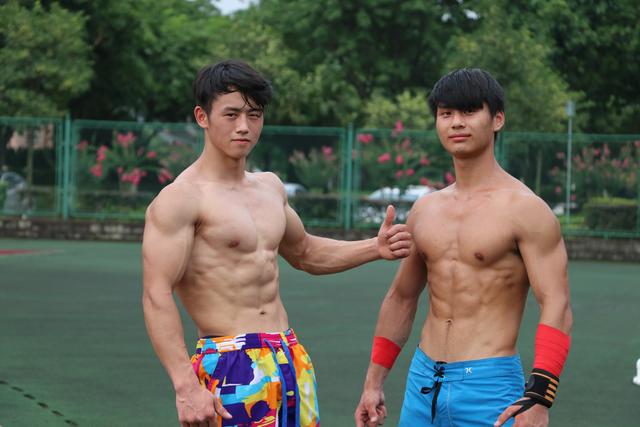 听说徒手健身练不大肌肉？看看这些90后的身材，让你心服口服