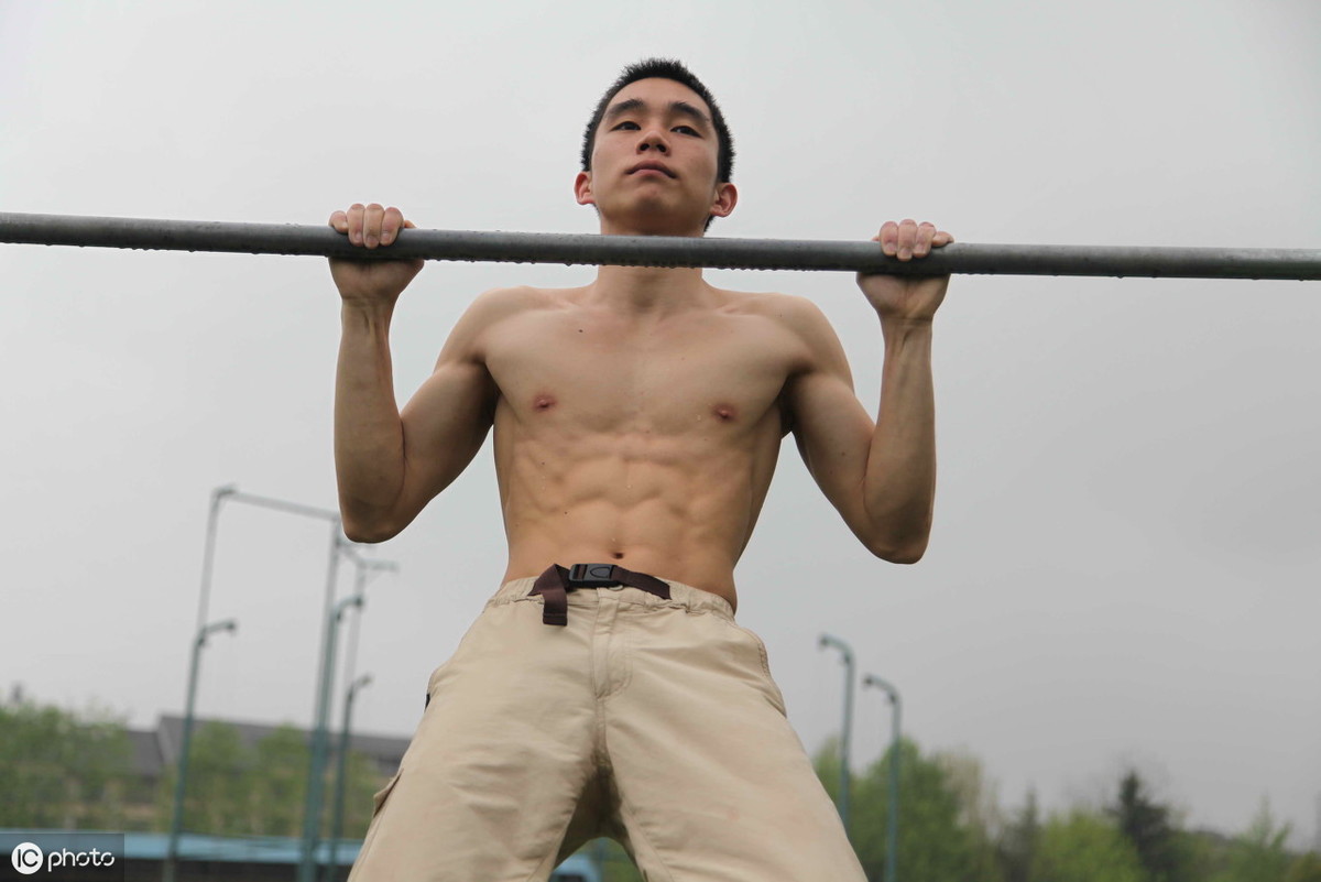 为什么很多人连1个引体向上也做不了？3个超实用训练干货拯救你