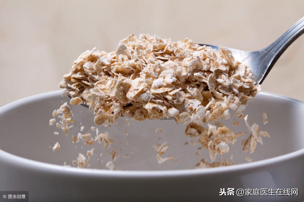 老年人失眠吃什么好，6种健康食物来调理