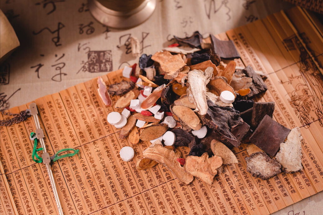 鱼鳞病怎么治疗，护理鱼鳞病的注意事项