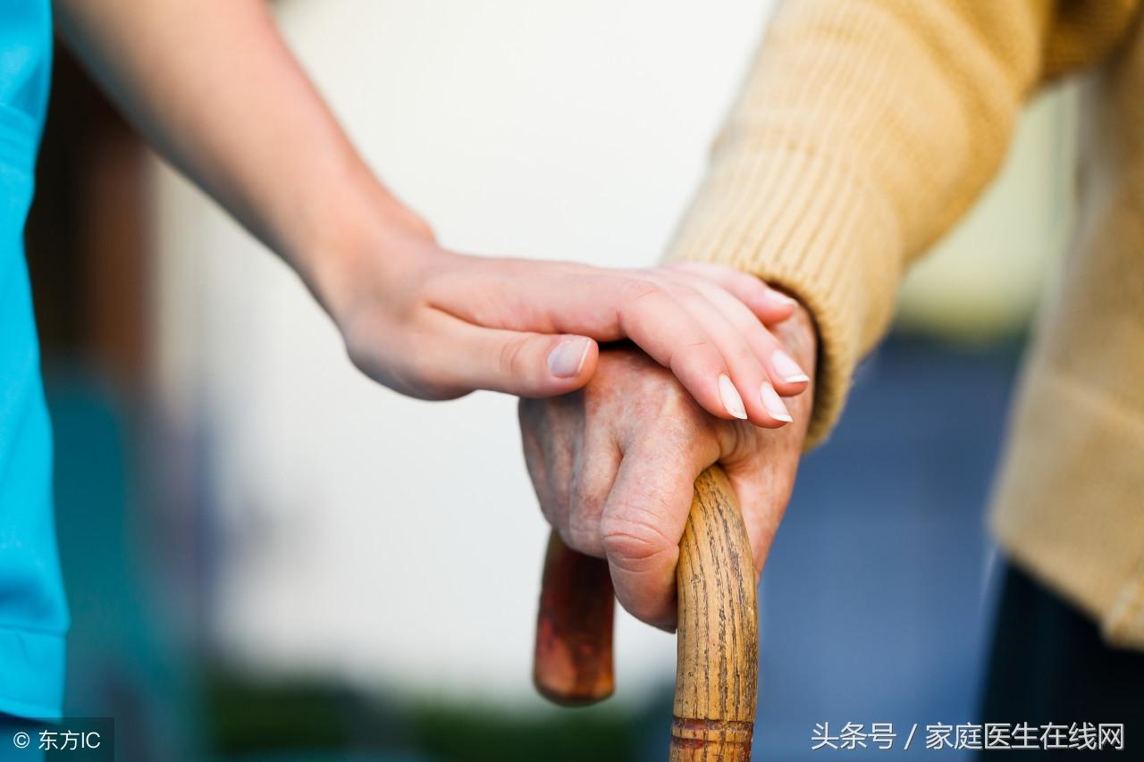 老年人手抖是怎么回事，老年人手抖是什么原因？