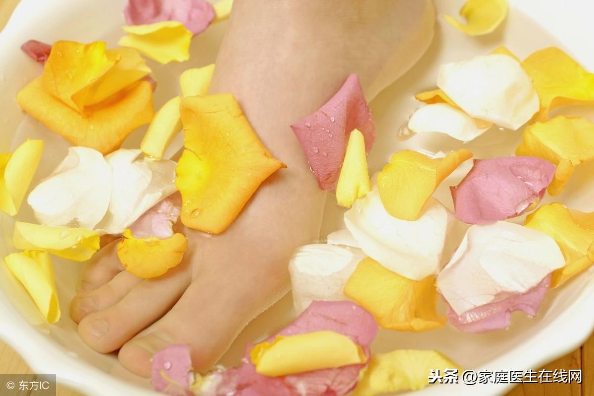 热水泡脚的好处，慢慢体会这3个好处