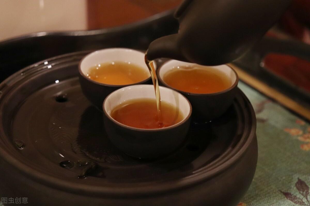 眼白发黄是怎么回事，这4大常见诱因要警惕