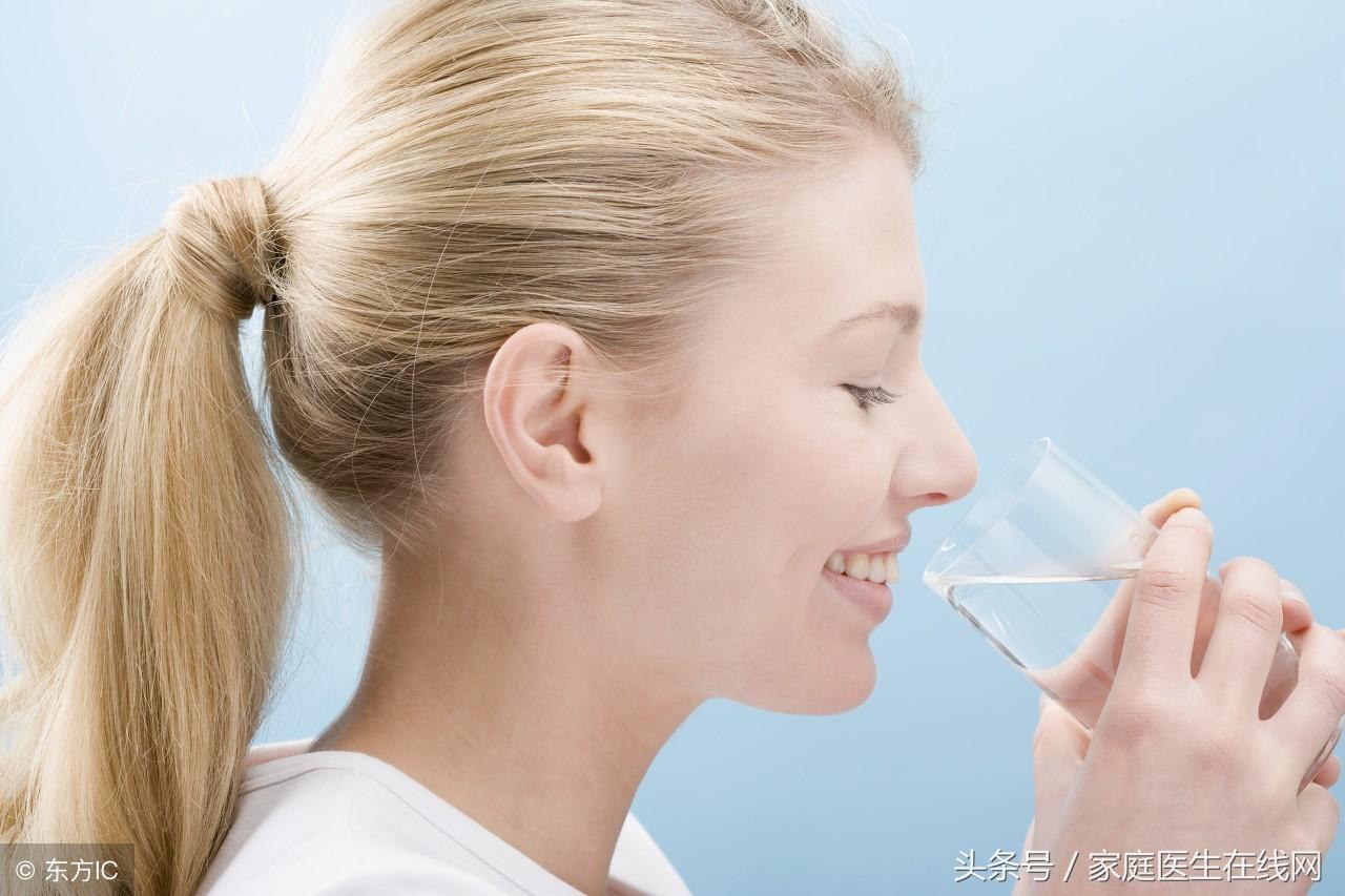 多喝水的好处，为什么各种疾病都要多喝热水