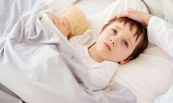 小孩发烧怎么物理降温，分享一下5种物理降温方法