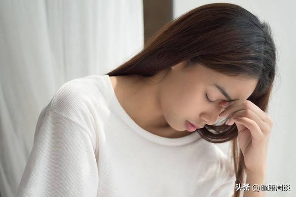 月经量少发黑的原因，经量少颜色发黑该怎么办？