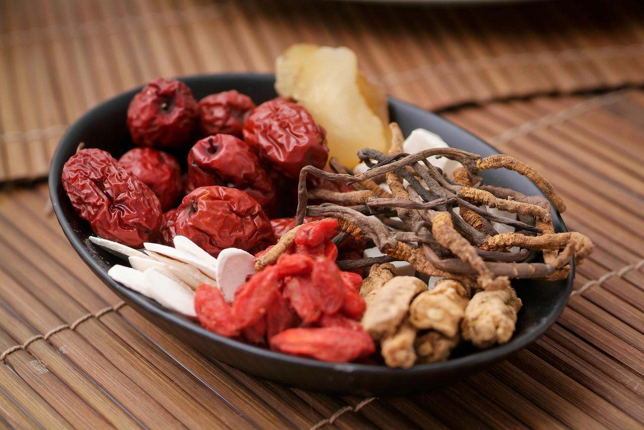 甲状腺肿大的症状，甲状腺肿大怎样治疗