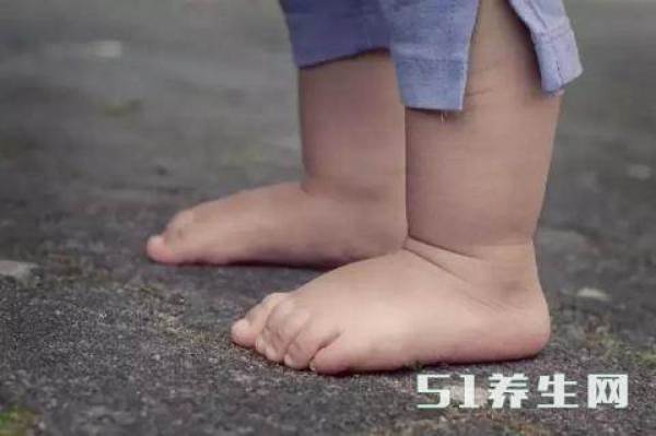 小孩肚子疼是怎么处理，这5种情况，不用吃药就能解决