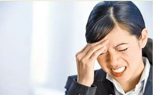 偏头痛的治疗方法，偏头痛是什么因素引起的呢？