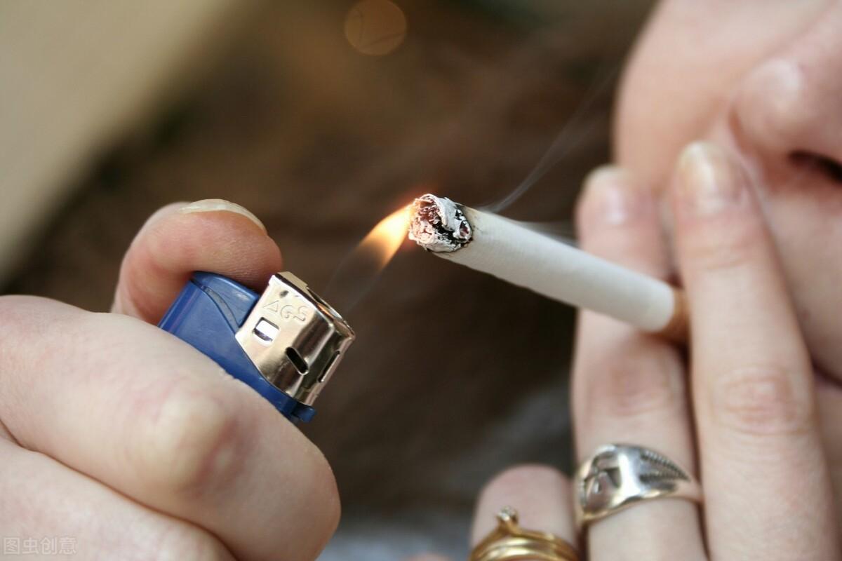 口臭是什么原因引起的，这7大“诱因”，要谨防